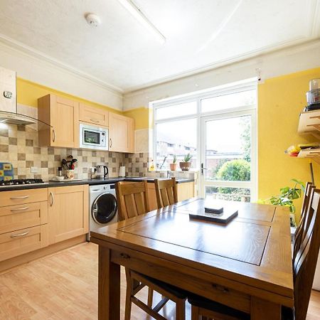 Guestready - Enchanting Life In Gorse Hill Manchester Exteriér fotografie