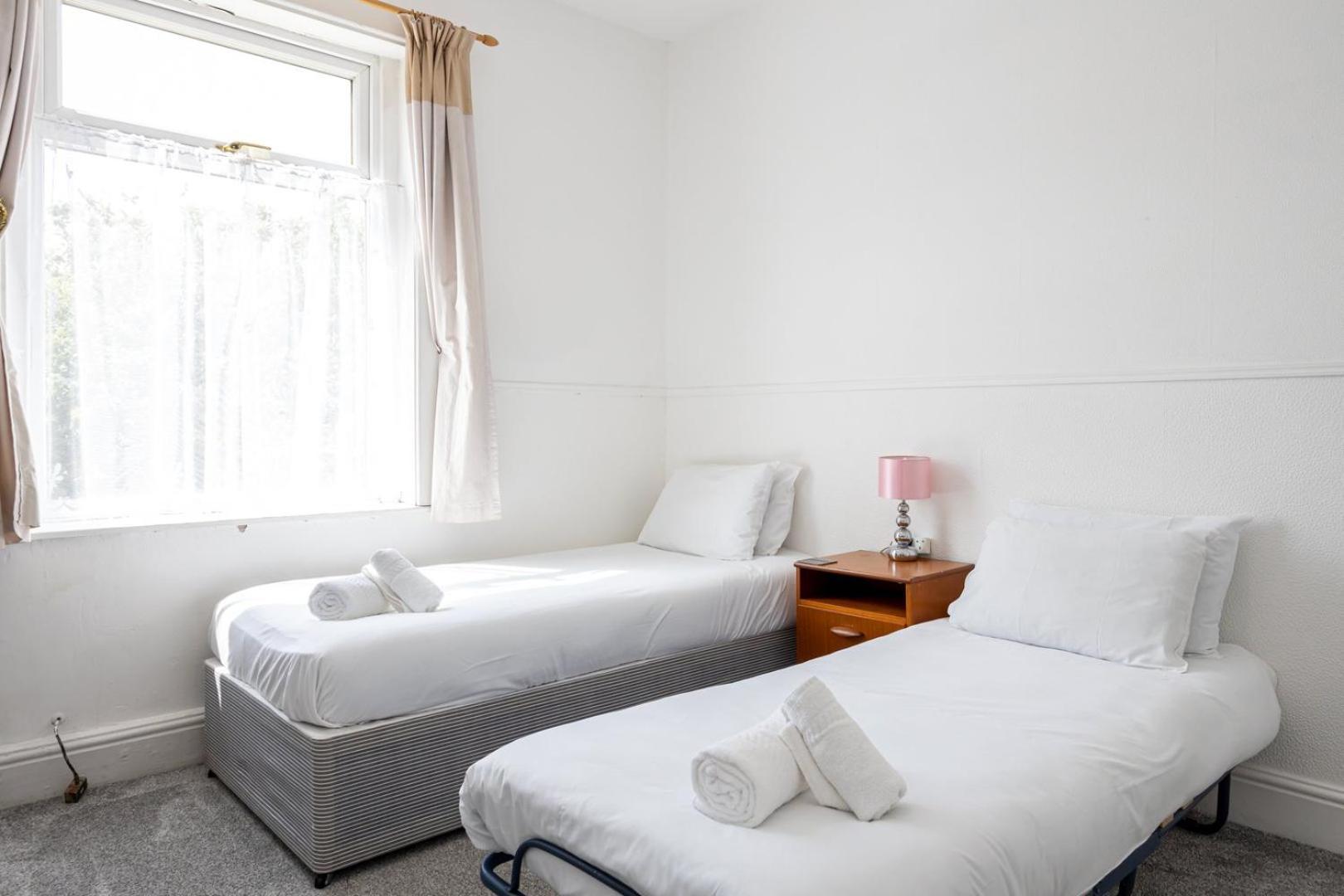 Guestready - Enchanting Life In Gorse Hill Manchester Exteriér fotografie