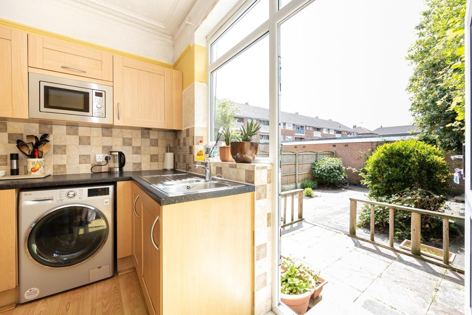 Guestready - Enchanting Life In Gorse Hill Manchester Exteriér fotografie
